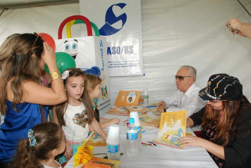 Luiz Coronel participa todos os anos da Feira do Livro Infantil.