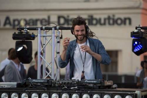 Wes Bentley vive DJ famoso na trama. (Foto: Reprodução)