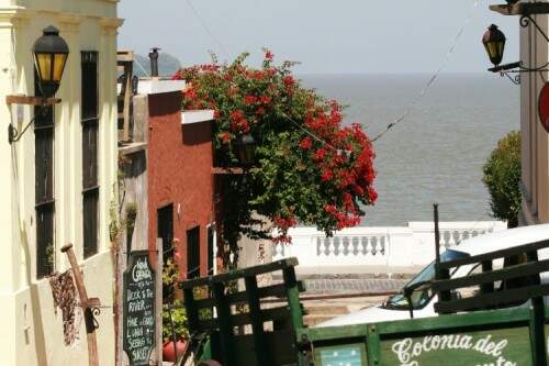 Outra das cidades atraentes é Colonia de Sacramento, com inúmeras atrações e boa culinária. (Foto: divulgação)