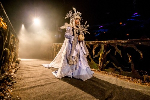 A atração reúne teatro, dança, técnicas circenses e cenários virtuais que emociona todas as idades.(Foto: Sérgio de Azevedo/Divulgação)
