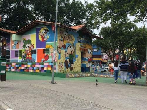 Praça ganhou gibiteca e personagens da Turma da Mônica. (Foto: Reprodução)