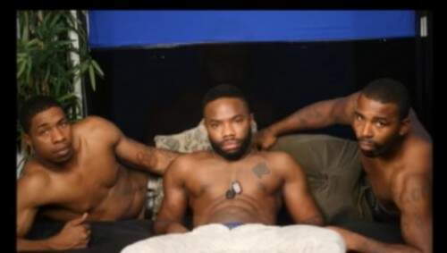 Mack e os dois atores com os quais fez cenas de sexo. (Foto: Reprodução)