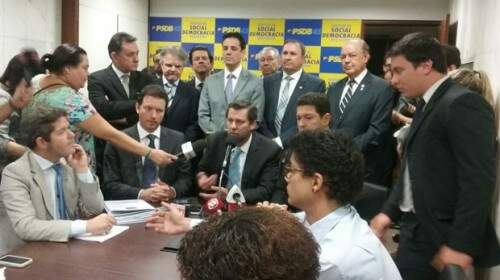 Deputados do PSDB divulgam nota em que pedem saída de Eduardo Cunha da presidência da Câmara. (Foto: Reprodução)