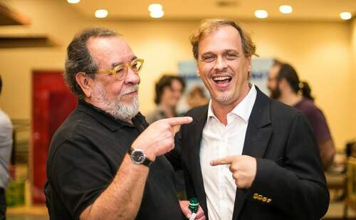 Fernando Morais, autor do livro que inspirou o filme, e Guilherme Fontes na pré-estreia do longa. (Foto: Reprodução)