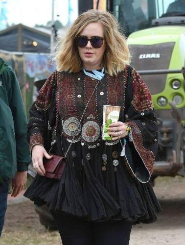 Adele durante festival de música em junho de 2015. (foto: reprodução)