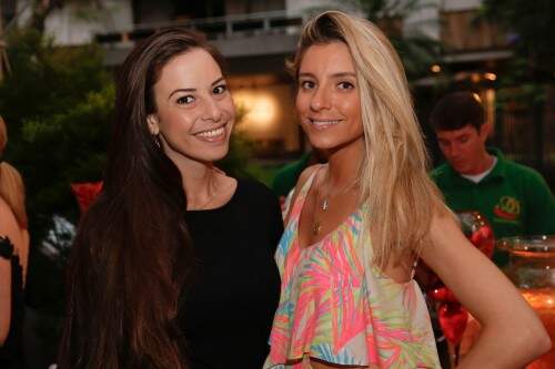 Mariana Maas e Júlia Fleck da Rosa estiveram no coquetel. (Foto:  Lenara Petenuzzo/especial)