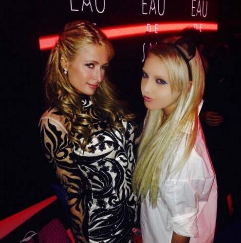 Curtindo a noite de Mônaco com Paris Hilton. (Foto: Reprodução)