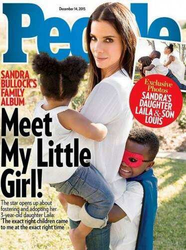 Sandra divulgou a adoção em ensaio para a revista "People". (Foto: Reprodução)