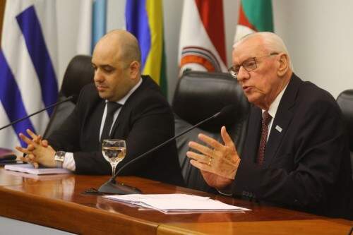 "Até 2017 não teremos o que festejar na indústria", avisou Müller. (Foto: Lucas Uebel/ O Sul)