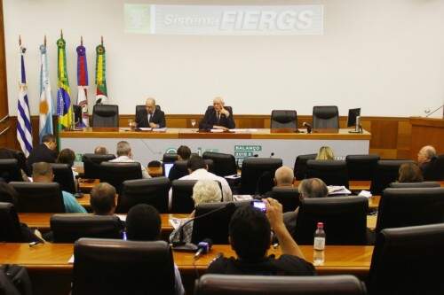 Para 2016, muito dos elementos que fizeram parte da conjuntura econômica de 2015 continuarão presentes. (Foto: Lucas Uebel/ O Sul)