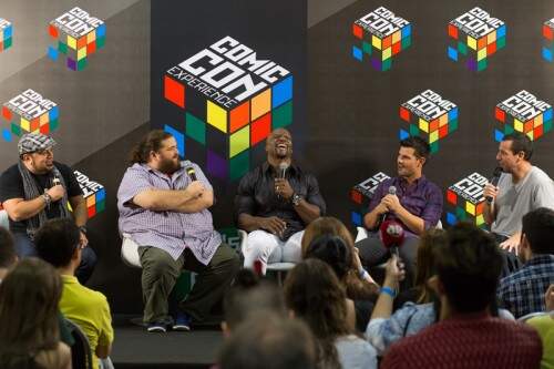 Frank Coraci, Jorge Garcia, Terry Crews, Taylor Lautner e Adam Sandler durante coletiva do filme "The Ridiculous Six". (Foto: Reprodução)