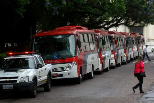Carreata percorreu várias ruas de Porto Alegre em direção ao Palácio Piratini. (Foto: Lucas Uebel/ o Sul)