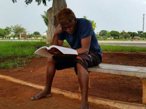 Valter disse que pegava livros para estudar pelo menos quatro vezes no dia (Foto: Reprodução)