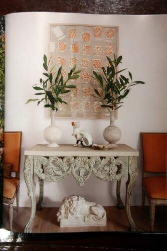 Em outra página, um sutil e elegante arranjo de flores. (Foto: Lucas Uebel/ O Sul)