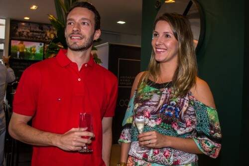 Maria Augusta Dettmer e Rafael Vieira em recente coquetel junto ao mar. (Foto: Jackson Ciceri/O Sul)