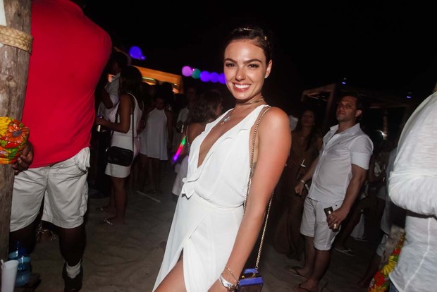 Isis fa festa de ano novo em Jeri. (Foto: Reprodução)