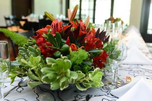 O belo arranjo de flores, evidenciando o bom gosto de Zuca Feijó. (Foto: Vanessa Capra/divulgação) 