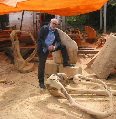 Hugo França está em temporada de trabalho em seu atelier de Trancoso. (Foto: Paulo Raymundo Gasparotto/especial)