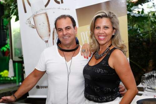 A empresária Ana Alice Soares e o DJ Alf Carvalho animaram a noite com um setlist de músicas cadenciadas e dançantes. (Foto: Lenara Petenuzzo/especial)