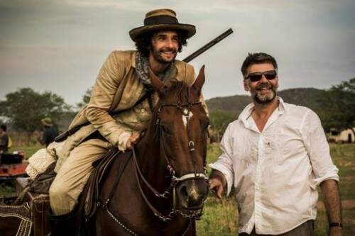 Rodrigo Santoro e o diretor da novela, Luiz Fernando Carvalho, pouco antes do ator se acidentar em cena. (Foto: Reprodução)