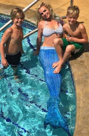 Britney Spears já tinha usado o item desde o último verão nos Estados Unidos. (Foto: Reprodução) 