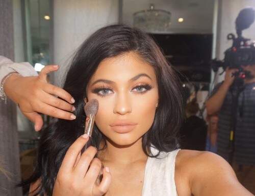 Professora queria ter ficado assim, com os lábios de Kylie Jenner. (Foto: Reprodução)