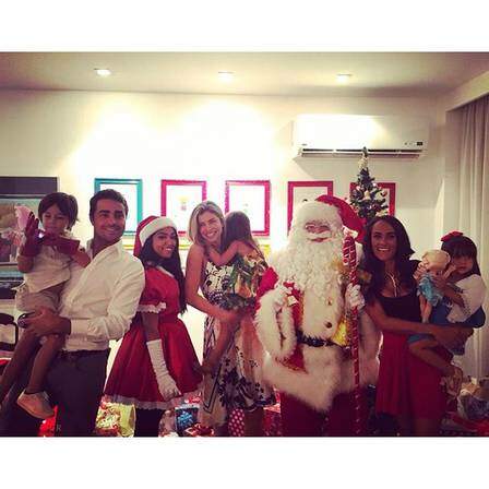 Grazi também passou o Natal com a família de Ricardo Pereira. (Foto: Reprodução)