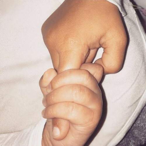 Kim compartilha primeira foto do caçula Saint West. (foto: reprodução/Instagram)