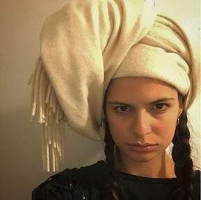 Filha de Debora Bloch chama a atenção pela semelhança com a mãe. (Foto: Reprodução)