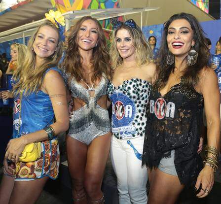 Luana esteve ao lado de Sabrina, Deborah Secco, e Juliana Paes no Camarote da Boa, na Sapucaí. (Crédito: AG)