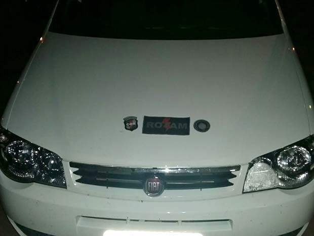 Carro furtado que foi comprado por ex-detento com dinheiro do auxílio-reclusão.
