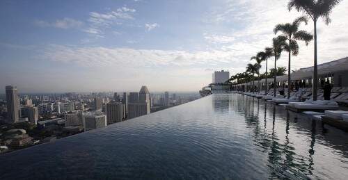 Piscina do hotel Marina Bay Sands. (Crédito: Reprodução)