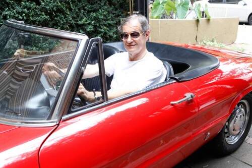 Momento estiloso: Luís Antonio Zanin foi almoço pilotando seu carro de coleção. (Foto: Lenara Petenuzzo/especial)