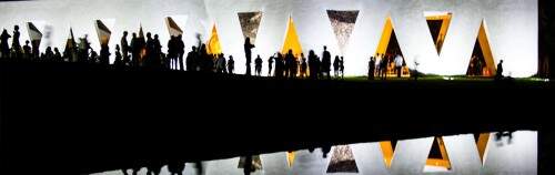 O belo visual noturno da entrada do festival de Trancoso, na Bahia. (Foto:  reprodução)