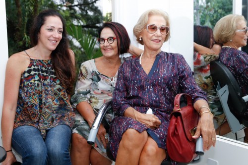 Renata Russowsky com Vera Magalhães e Léa Masina conferiram as novidades do espaço. (Foto: Lenara Petenuzzo/especial
