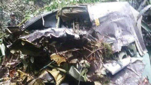 destroços de avião que caiu no Equador