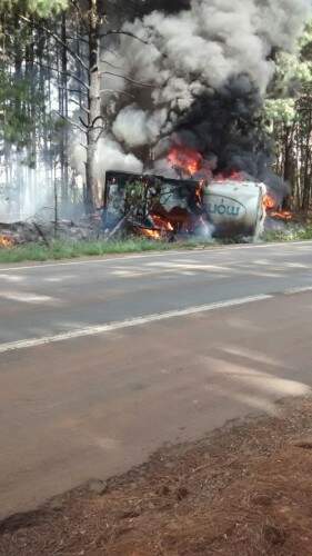 Caminhão incendiado