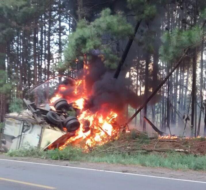 Caminhã incendidado