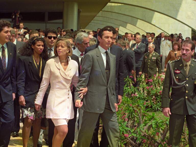 Fernando Collor de Mello deixa o Palácio do Planalto depois de notificado de seu afastamento, em Brasília