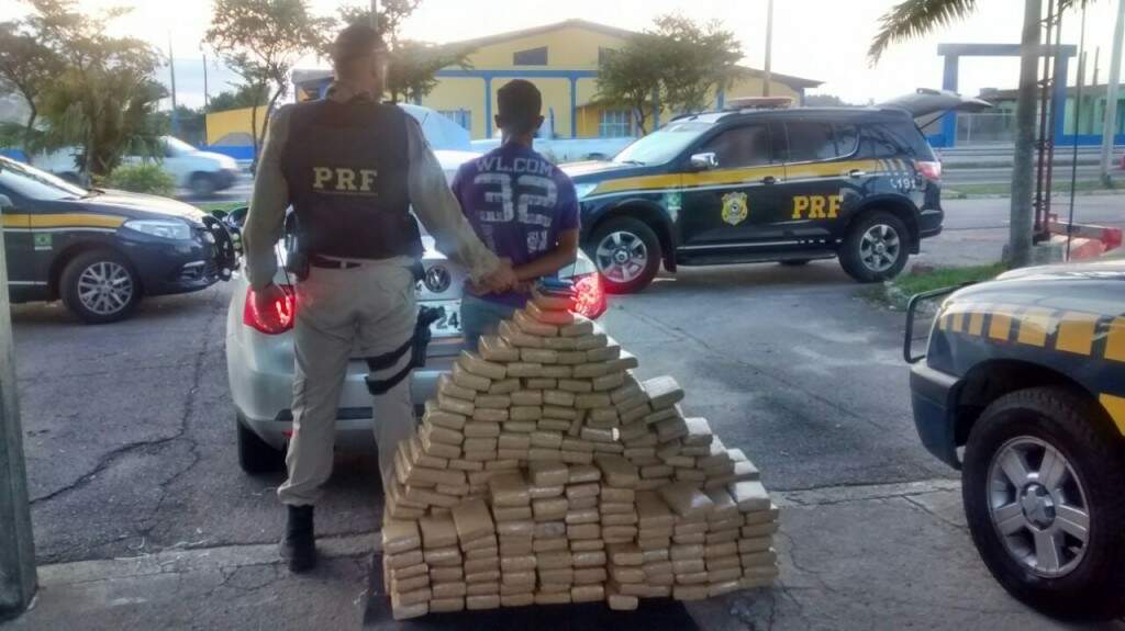 Droga estava em veículo que trafegava na BR 392, em Canguçu