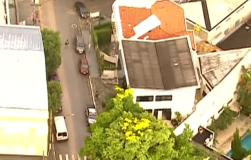 Agentes cumprem mandados na casa do ex-presidente e no Instituto Lula (Foto: Reprodução/TV Globo)