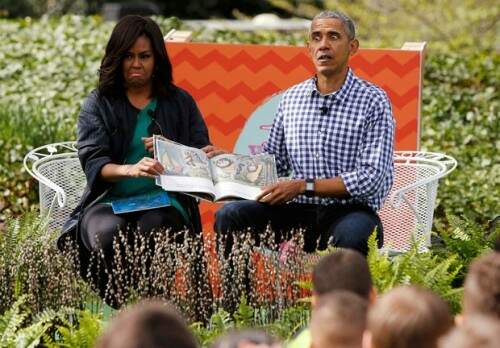 Barack Obama e sua mulher, Michelle, fizeram caretas enquanto liam a história