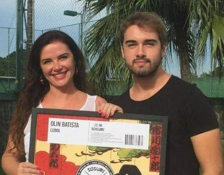 Olin Batista com a mãe, Luma de Oliveira.