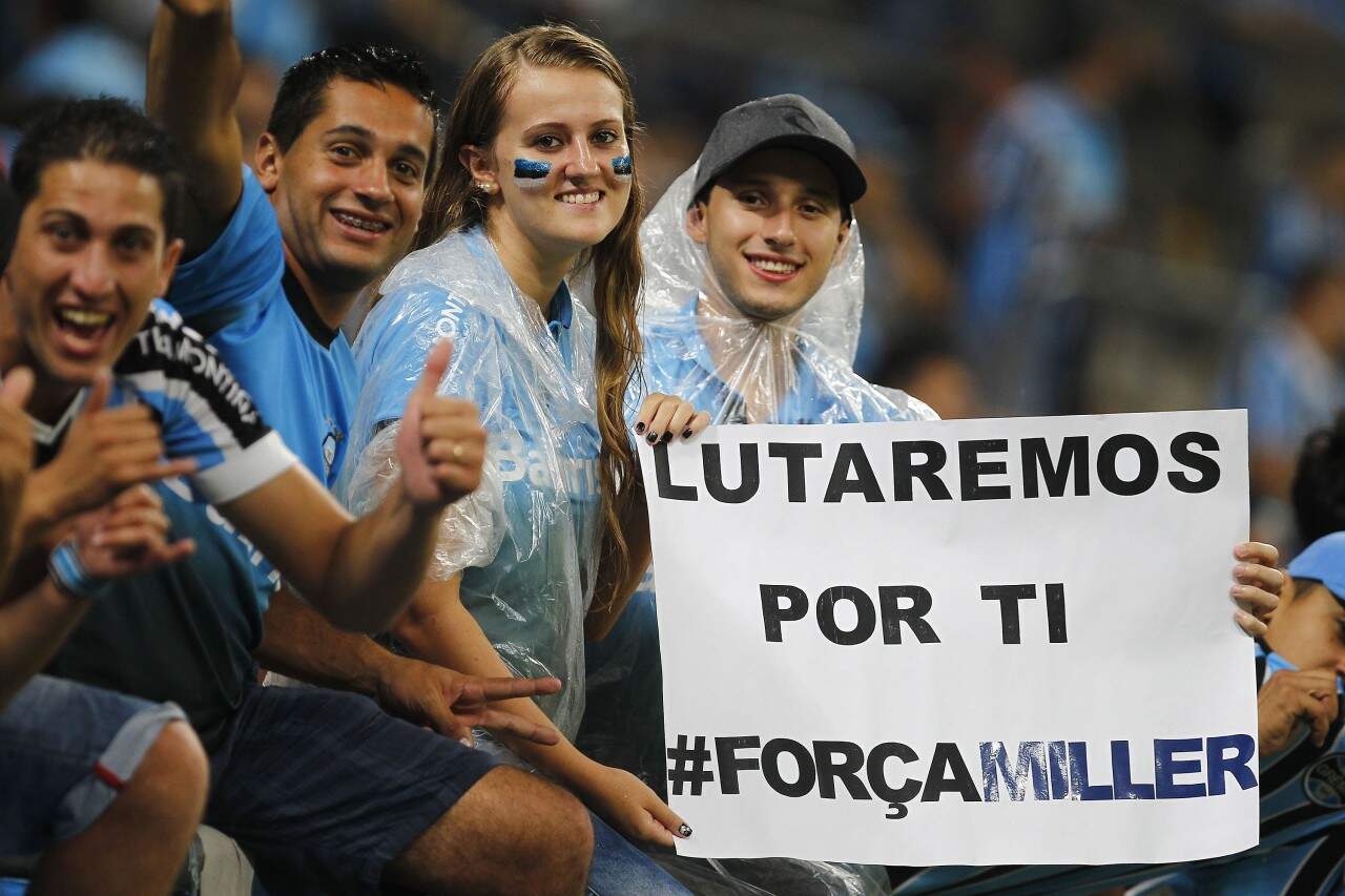 Todos querem incentivar Bolaños, que será operado nesta quinta. (Foto: Lucas Uebel/Grêmio)