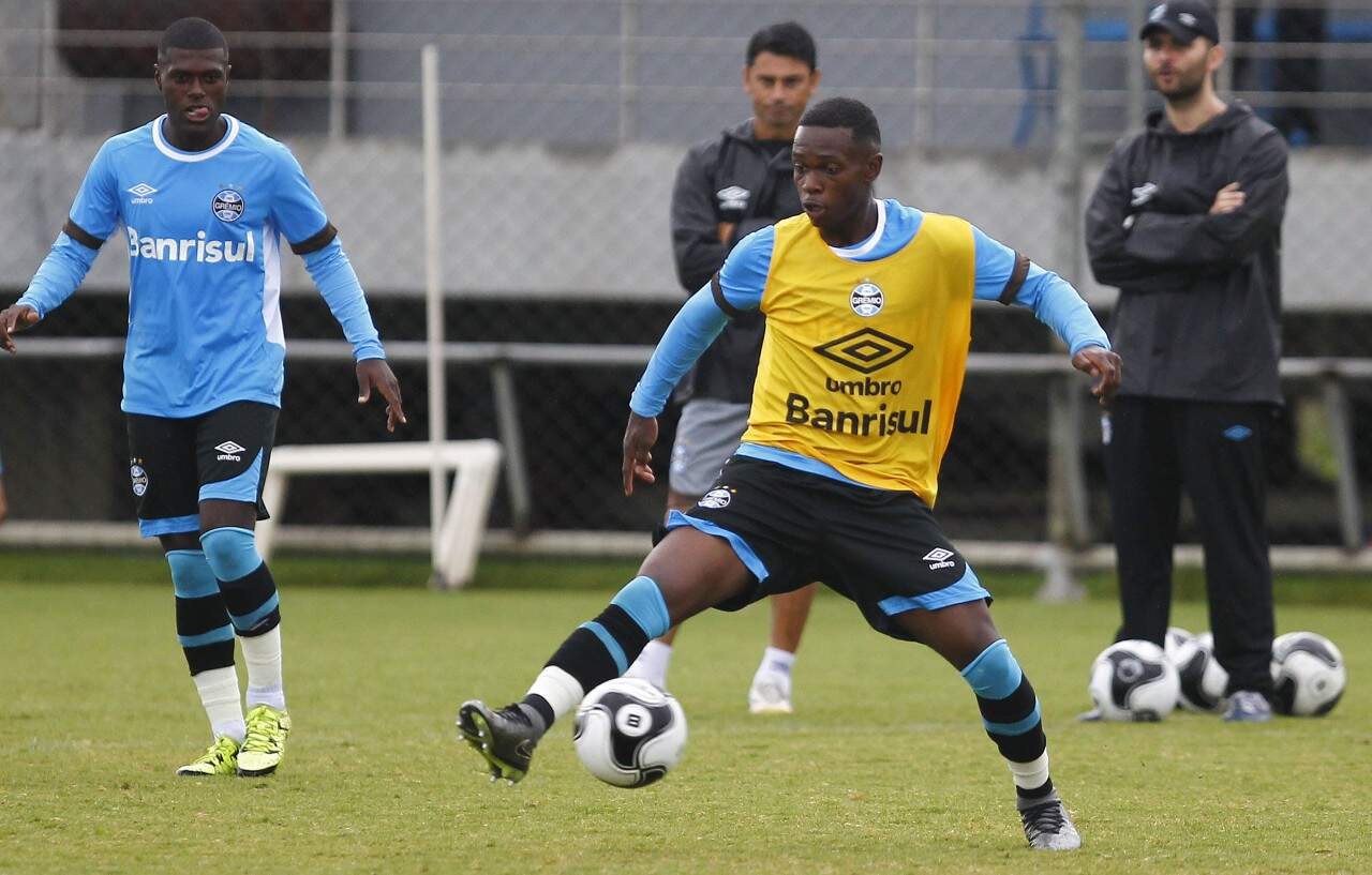 Lincoln é o assunto do momento no Tricolor. Garoto começa como titular na Arena no domingo. (Foto: Lucas Uebel/Grêmio)