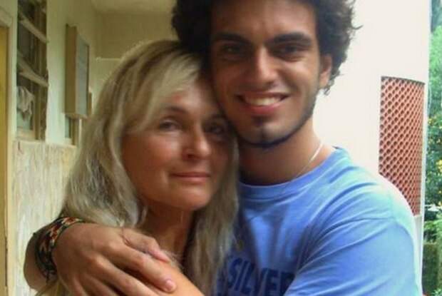 Rian Brito, neto de Chico Anysio, com a mãe, Brita Brazil