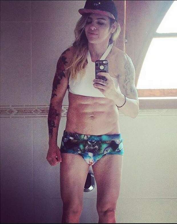 Cacá mostra sua sunga no Instagram. (foto: reprodução)