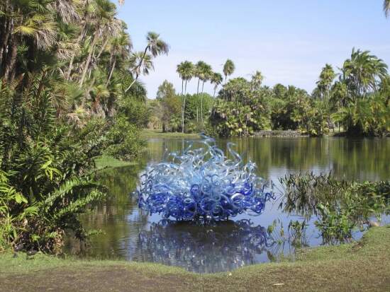 Villa Vizcaya conta com jardins e lagos. (Crédito: Reprodução)