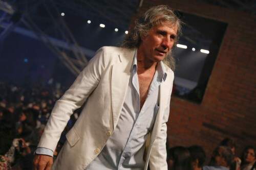 Paulo Afonso, fã de Roberto Carlos, como sempre, esteve na primeira apresentação de Roberto Carlos. Inclusive copia o guarda roupa do cantor, como fez na estéria do Araujo Vianna. (Foto: Lenara Petenuzzo/especial) (Foto: Lenara Petenuzzo/especial)