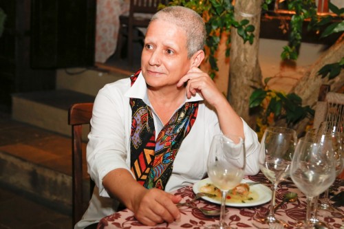 A fotógrafa Carmem Gamba saboreou o jantar nos jardins do Lorita. (Foto: Lenara Petenuzzo/especial)